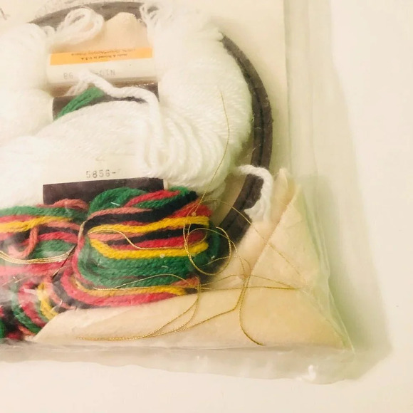 Vtg 1979 Bernat Holiday Hoops Christmas Stitchery Kit Mr Mrs Kringle  Santa - Picture 7 of 12